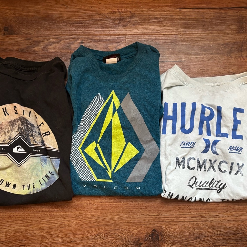 Quicksilver, Vulcom and Hurley skater boys Graphic T-Shirts Set for size 8/10